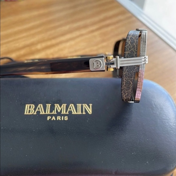 ❌SOLD❌ Balmain Sunglasses by Akoni - Picture 2 of 7